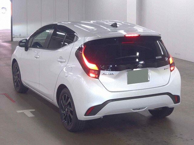 2026 Toyota Aqua Z auction photo 2