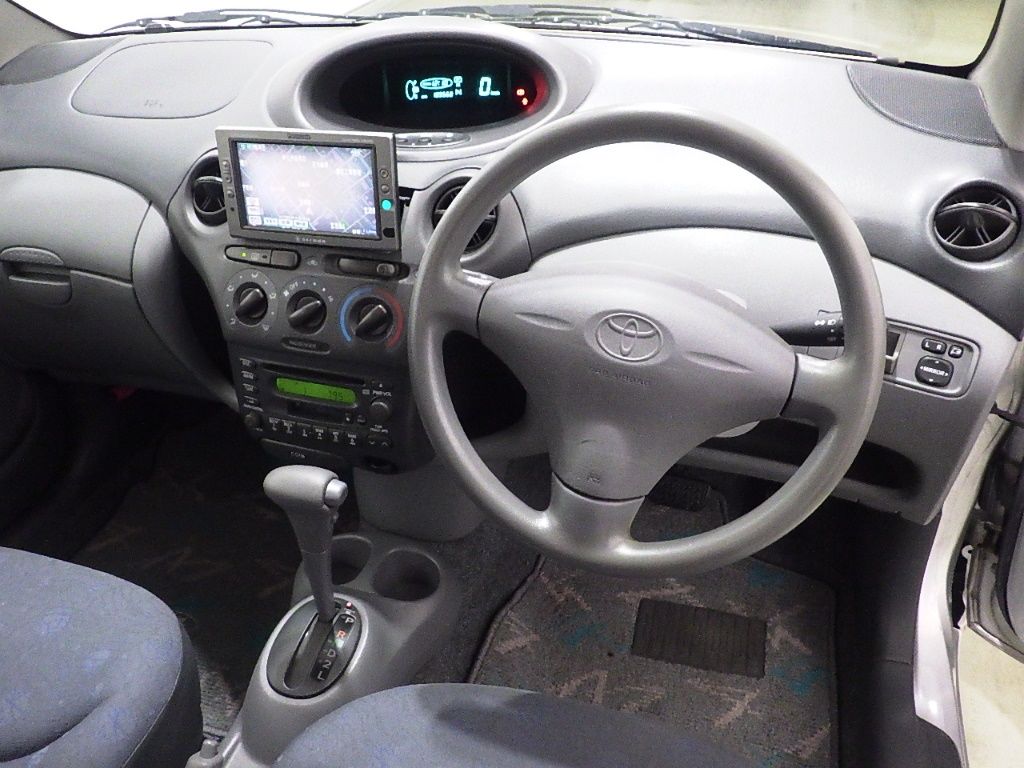 2001 Toyota ヴィッツ 3HB 4WD F D Package 10 Million Selection auction photo 3