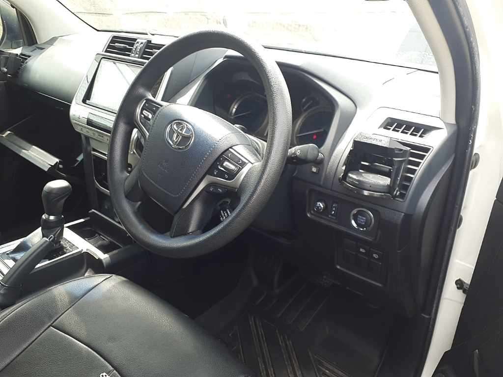 2022 Toyota Land Cruiser Prado TX 4WD auction photo 9