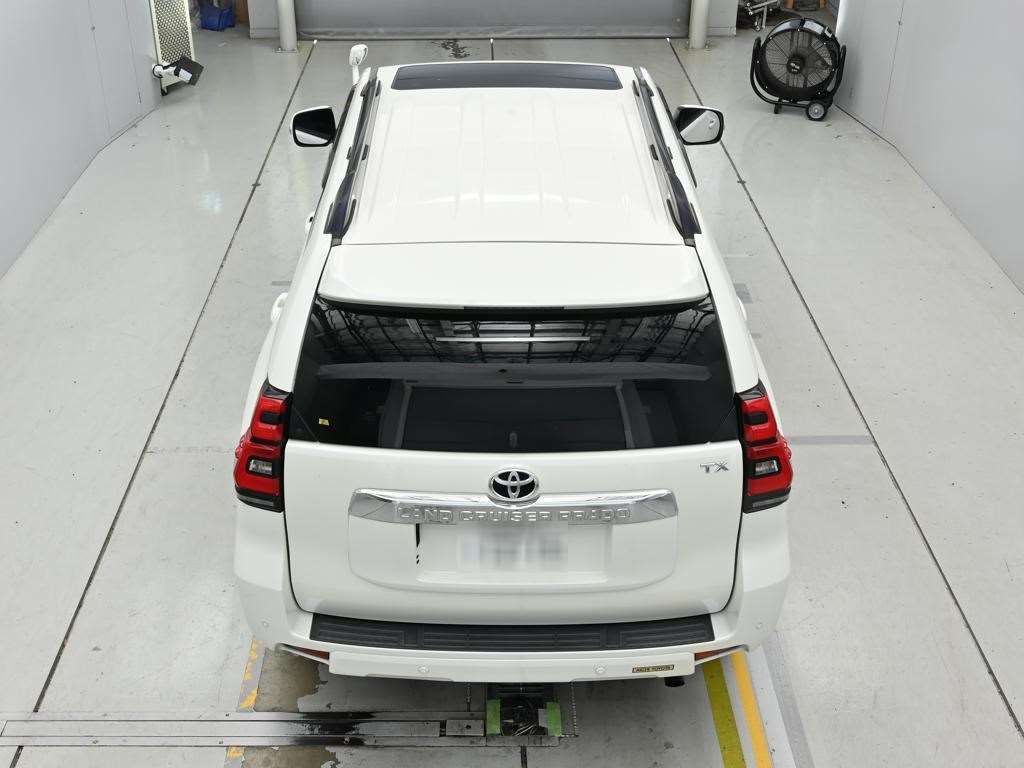 2022 Toyota Land Cruiser Prado TX 4WD auction photo 8
