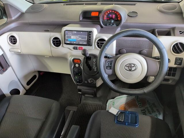 2015 Toyota Spade G auction photo 3