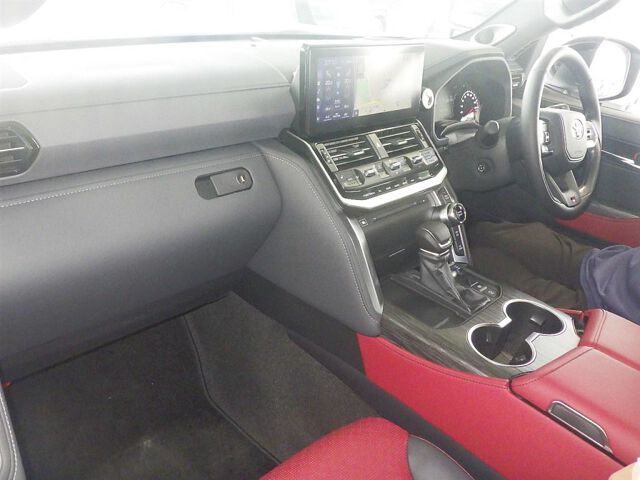 2024 Toyota Land Cruiser GR Sport 4WD auction photo 3