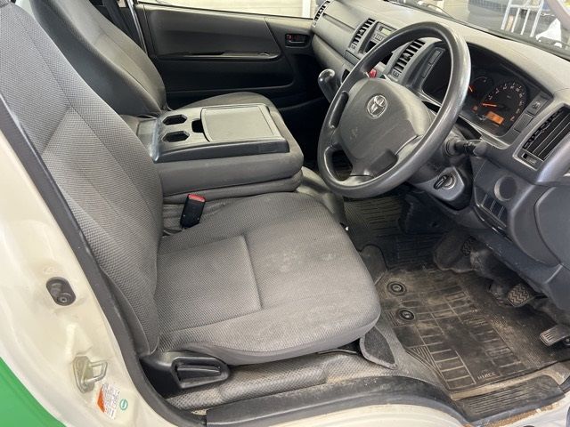 2015 Toyota Hiace バン.4WD DX ロング auction photo 4