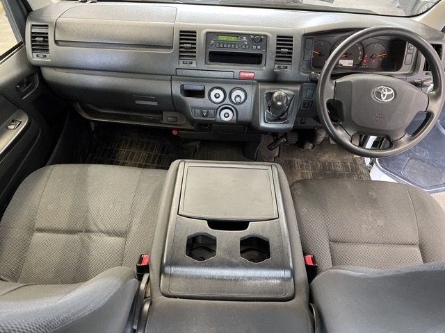 2015 Toyota Hiace バン.4WD DX ロング auction photo 5