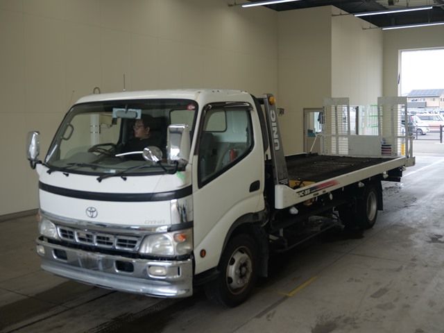 Japan Auction Vehicles 21 2004 Toyota Dyna Loader auction photo