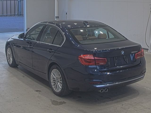 2017 BMW 3 Series 320D Luxury auction photo 2