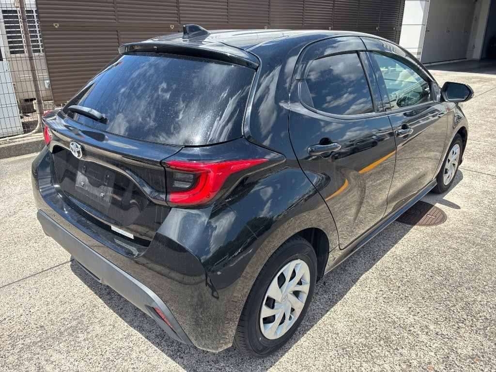 2021 Toyota Yaris G auction photo 2