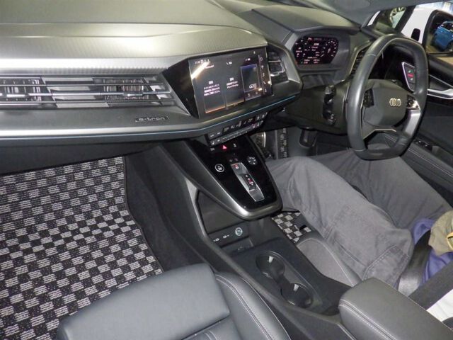 2023 Audi Q4スポーツバックeトロン 40アドバンスド auction photo 3