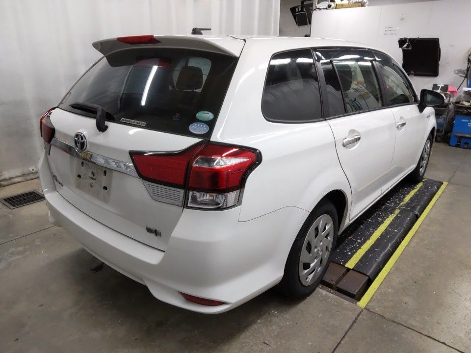 2019 Toyota Corolla Fielder auction photo 2