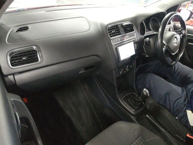 2014 Volkswagen ポロ TSIコンフォートライン auction photo 3