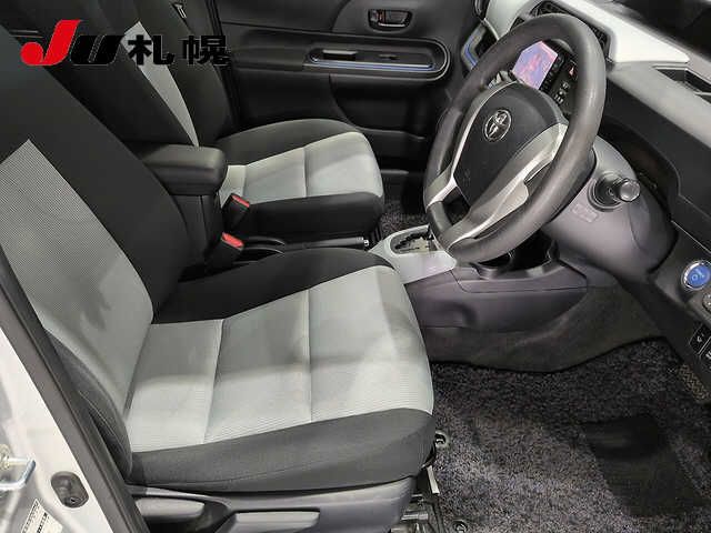 2014 Toyota Aqua S auction photo 5