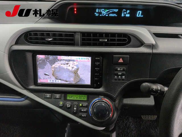 2014 Toyota Aqua S auction photo 6