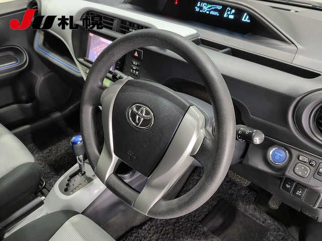 2014 Toyota Aqua S auction photo 3
