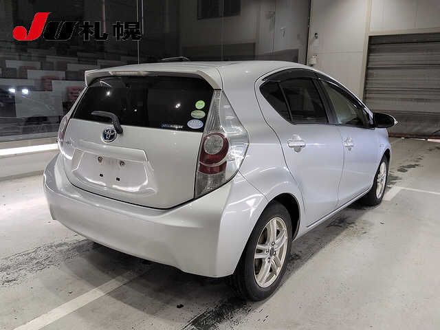 2014 Toyota Aqua S auction photo 2
