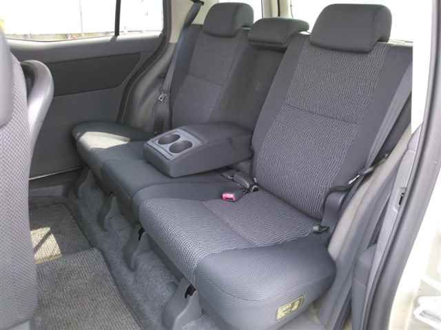 2003 Toyota Raum S Package auction photo 9