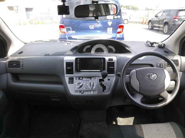 2003 Toyota Raum S Package auction photo 8