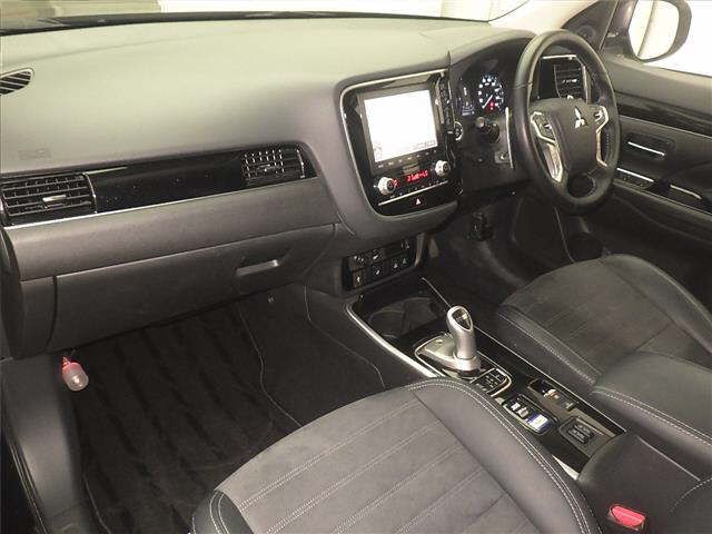 2019 Mitsubishi Outlander 4WD PHEV G Plus Package auction photo 4