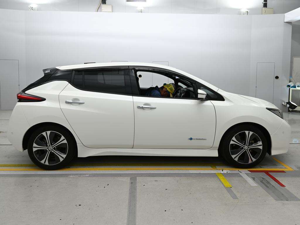 2018 Nissan Leaf G auction photo 3