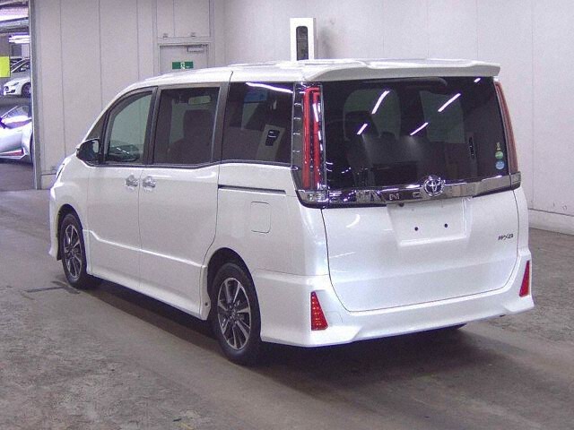 2018 Toyota Noah SI WXB auction photo 2