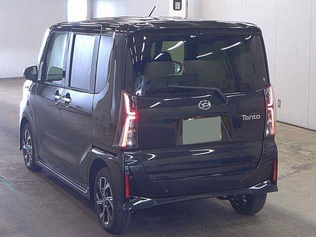 2026 Daihatsu Tanto Custom X auction photo 2