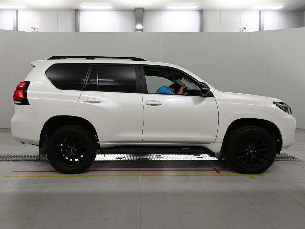 2023 Toyota Land Cruiser Prado TXL Package Matte Bra 4WD auction photo 3
