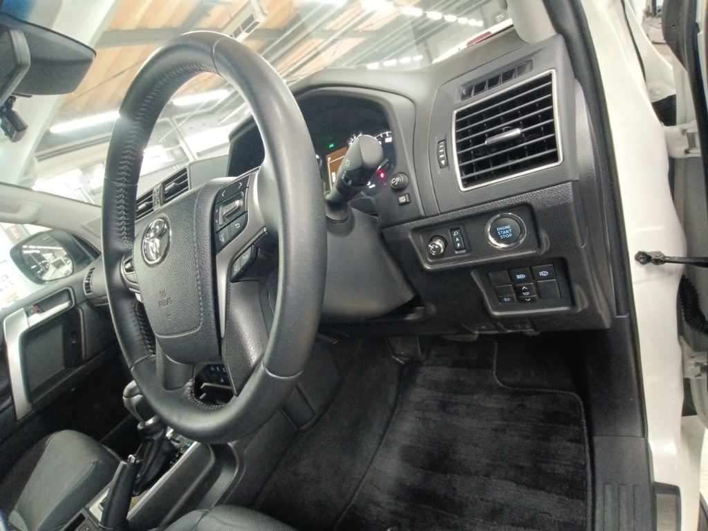 2023 Toyota Land Cruiser Prado TXL Package Matte Bra 4WD auction photo 9