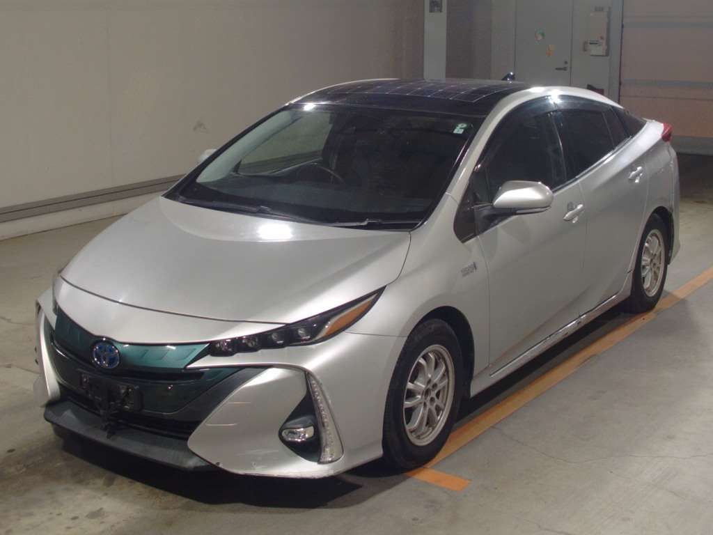 Japan Auction Vehicles 4 2017 Toyota Prius PHEV auction photo