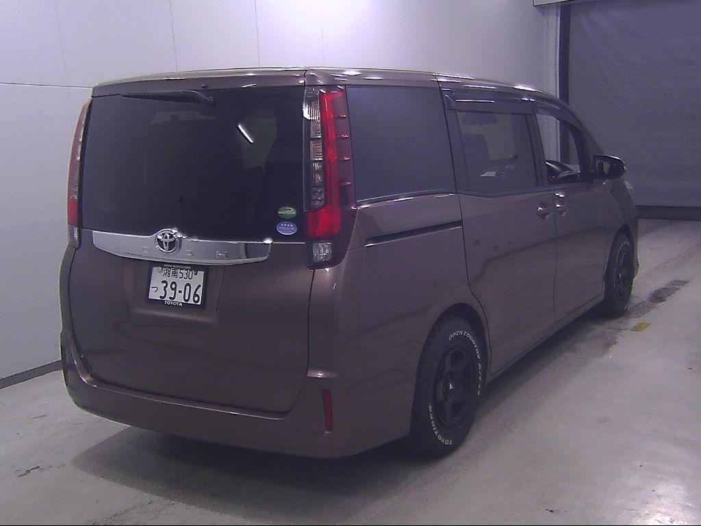 2016 Toyota Noah 4WD G 7 people auction photo 2