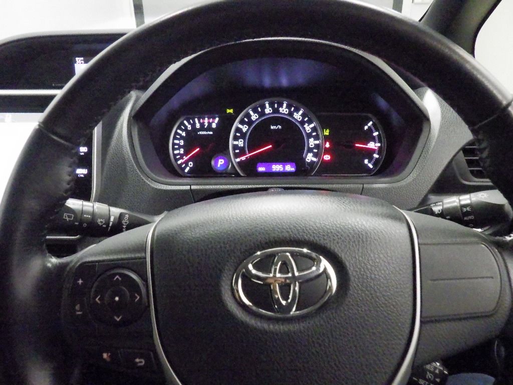 2016 Toyota Noah 4WD G 7 people auction photo 10