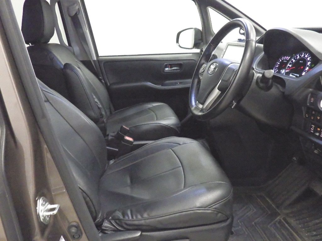 2016 Toyota Noah 4WD G 7 people auction photo 6