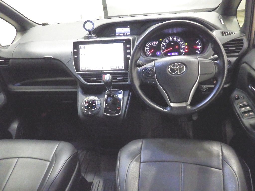 2016 Toyota Noah 4WD G 7 people auction photo 3