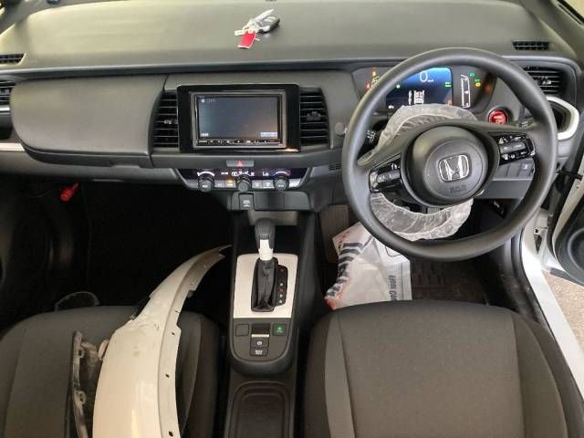 2025 Honda Fit e:HEVベーシック auction photo 2