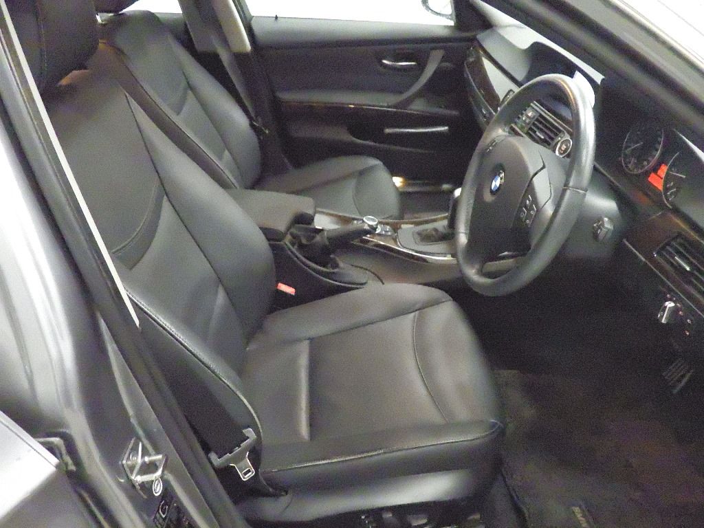 2010 BMW 3 Series 320i auction photo 6