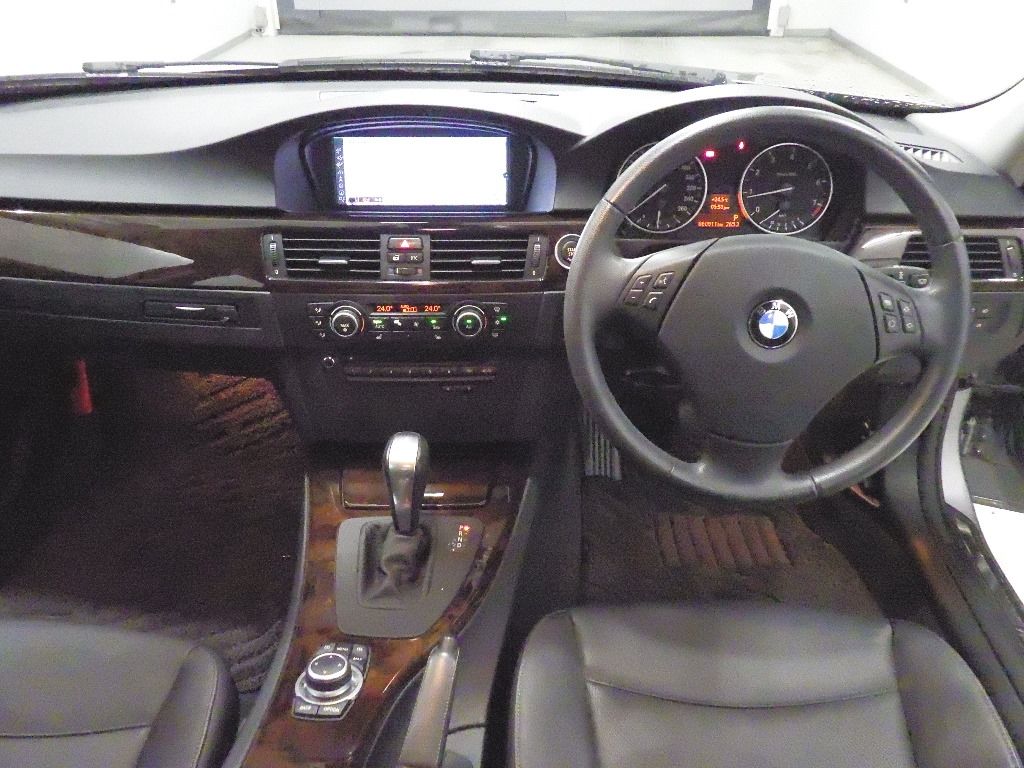 2010 BMW 3 Series 320i auction photo 3