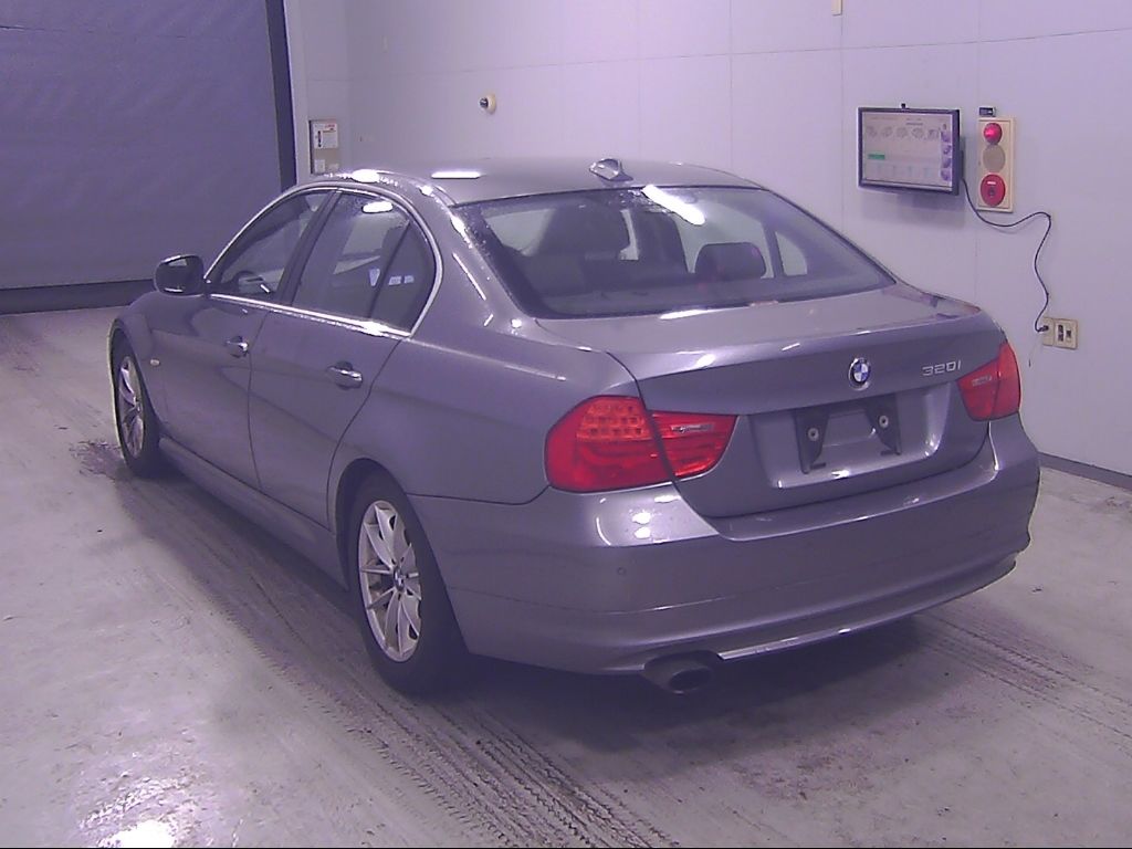 2010 BMW 3 Series 320i auction photo 5