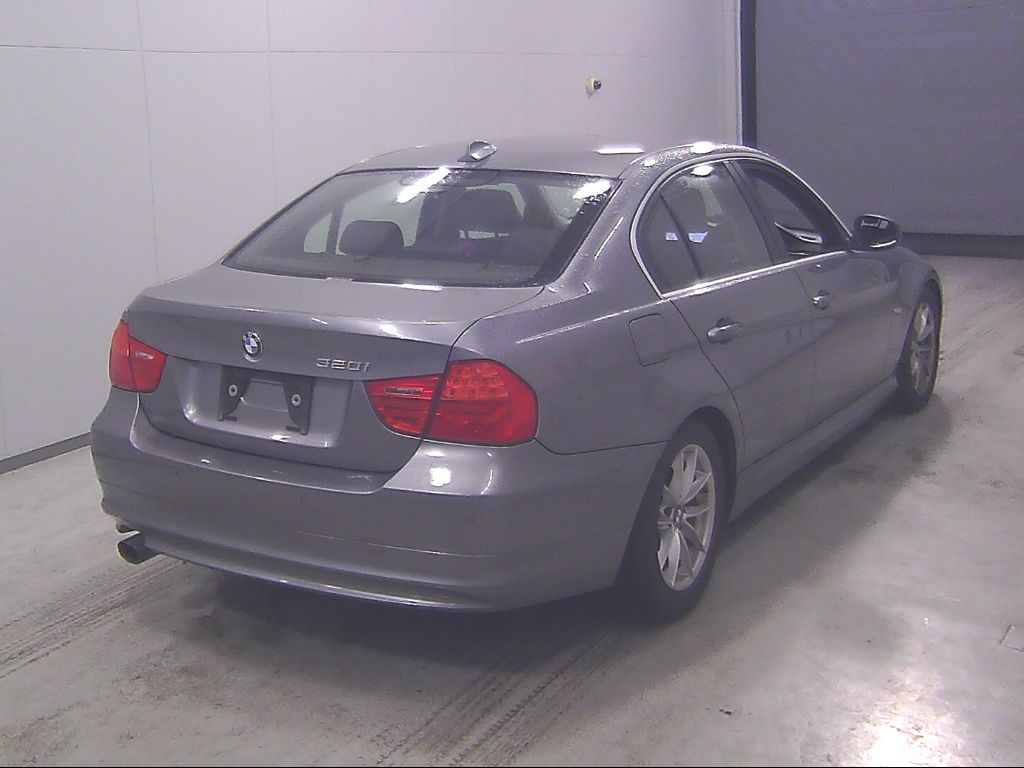 2010 BMW 3 Series 320i auction photo 2