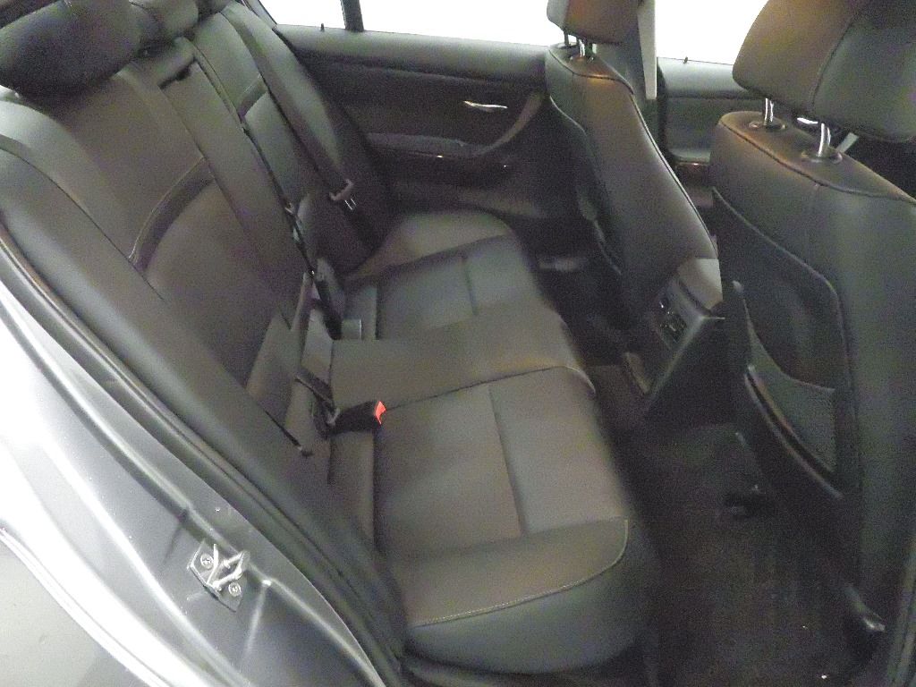 2010 BMW 3 Series 320i auction photo 7