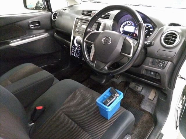2013 Nissan Dayz ハイウェイスターX 4WD auction photo 3