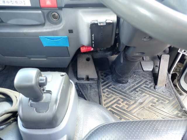 2011 Isuzu Elf 2.35t タンク車 auction photo 8