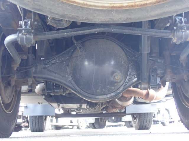 2011 Isuzu Elf 2.35t タンク車 auction photo 3