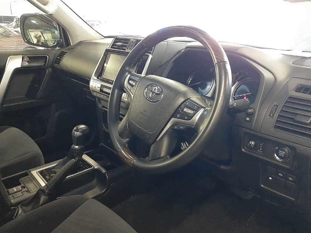 2022 Toyota Land Cruiser Prado TX 4WD auction photo 9