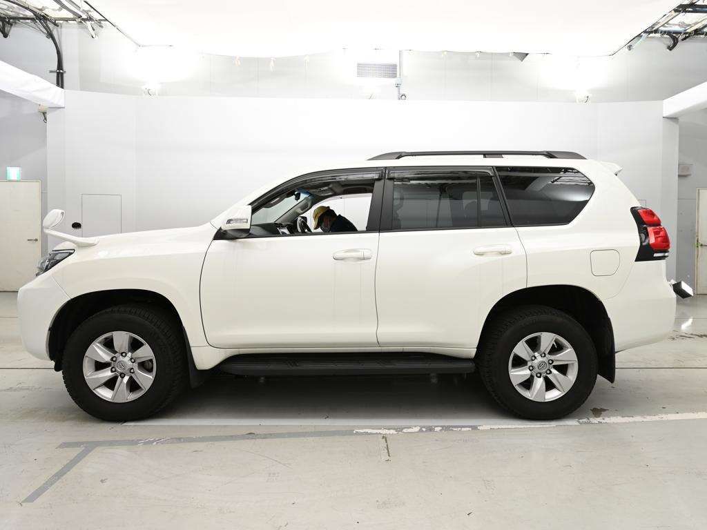 2022 Toyota Land Cruiser Prado TX 4WD auction photo 4