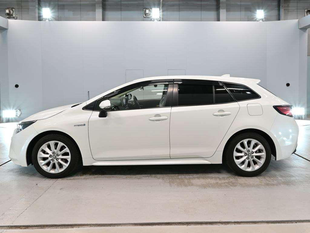 2020 Toyota Corolla Touring ハイブリッド S auction photo 4
