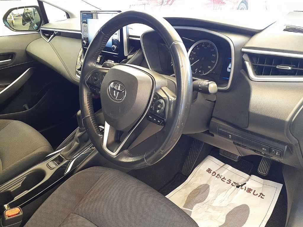 2020 Toyota Corolla Touring ハイブリッド S auction photo 9