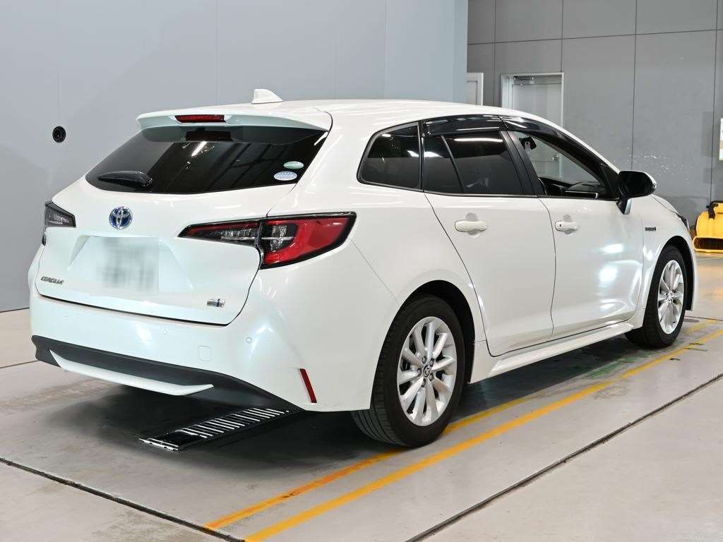 2020 Toyota Corolla Touring ハイブリッド S auction photo 2