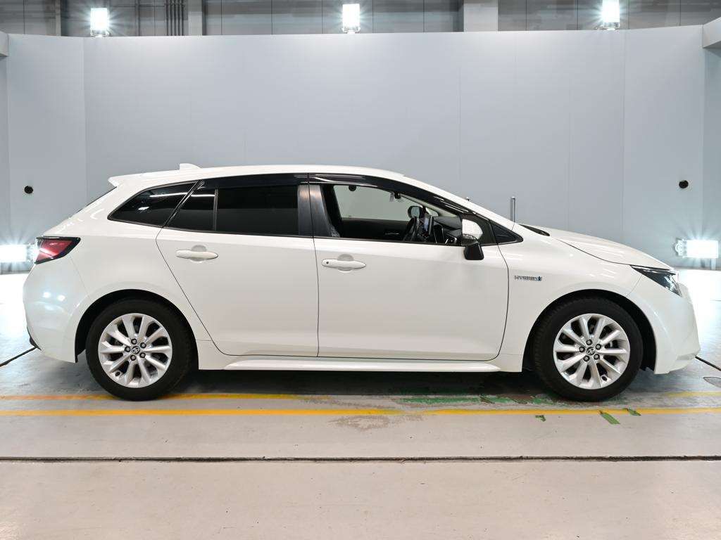 2020 Toyota Corolla Touring ハイブリッド S auction photo 3