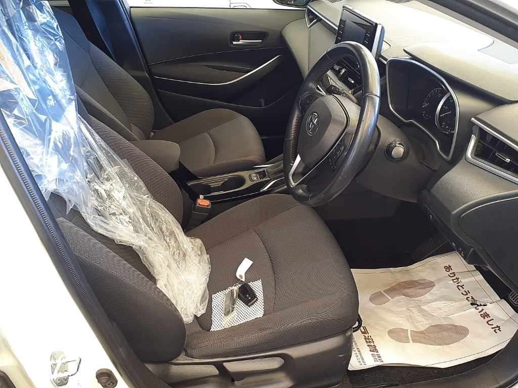 2020 Toyota Corolla Touring ハイブリッド S auction photo 10