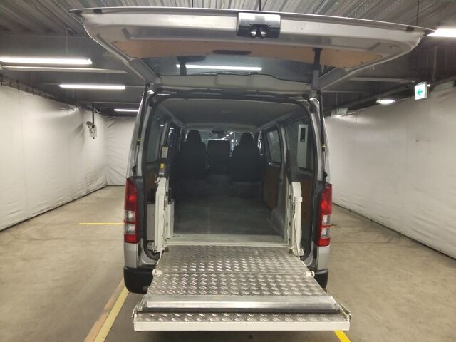 2023 Toyota Hiace auction photo 6