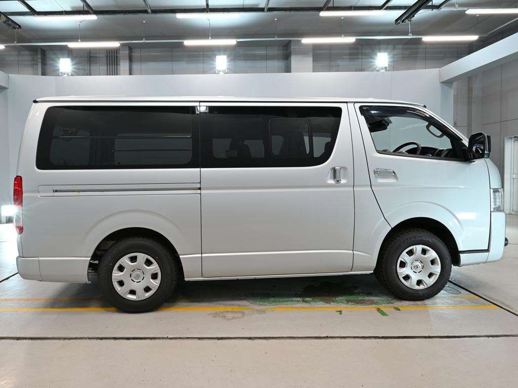 2021 Toyota Hiace ロングスーパーGL 4WD auction photo 3
