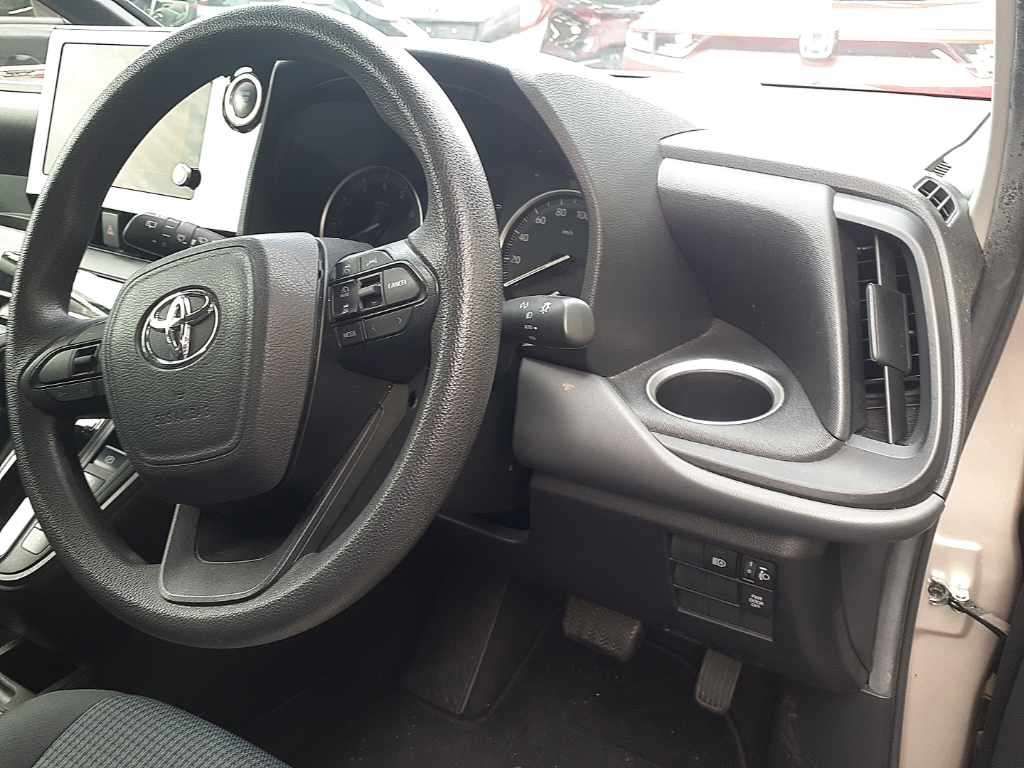 2023 Toyota Noah X auction photo 9